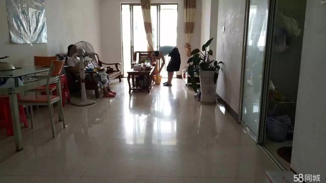 银滩一步之遥,广东南路万达商圈 通海景苑10楼